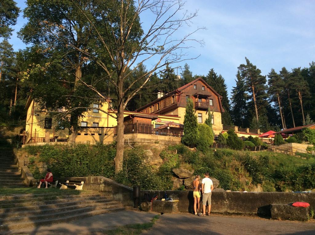 Hotel Garni Belveder Hřensko エクステリア 写真