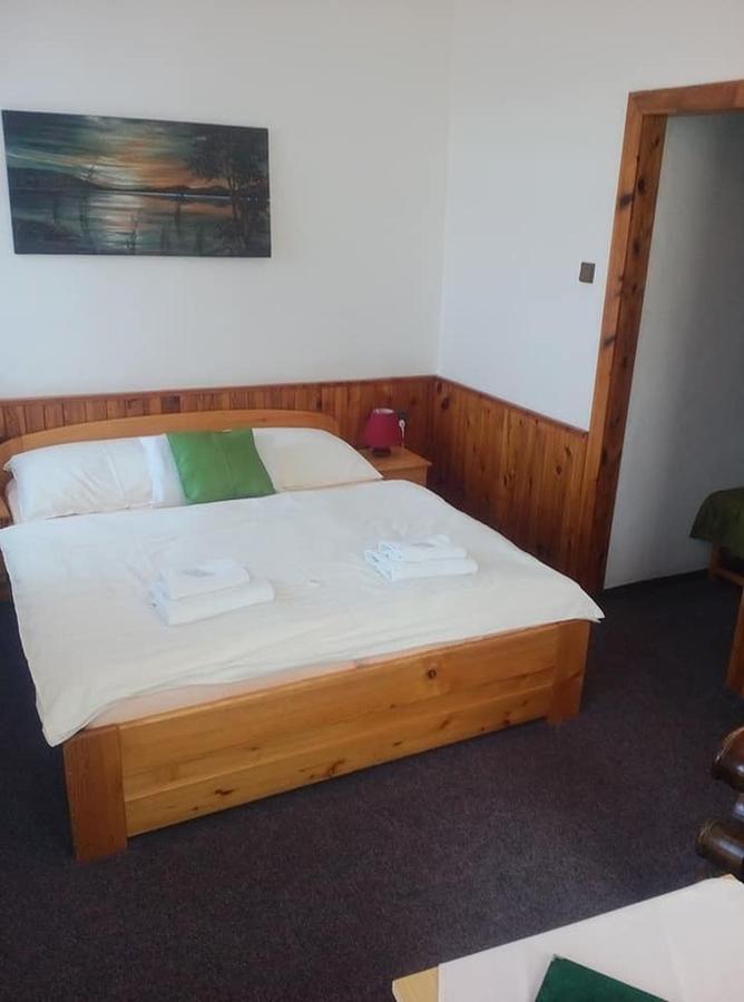 Hotel Garni Belveder Hřensko エクステリア 写真