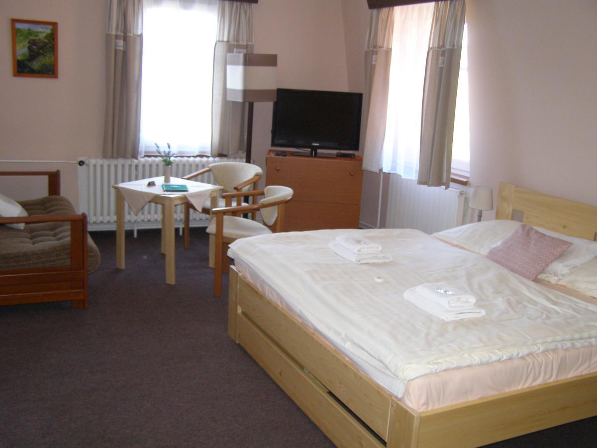 Hotel Garni Belveder Hřensko エクステリア 写真